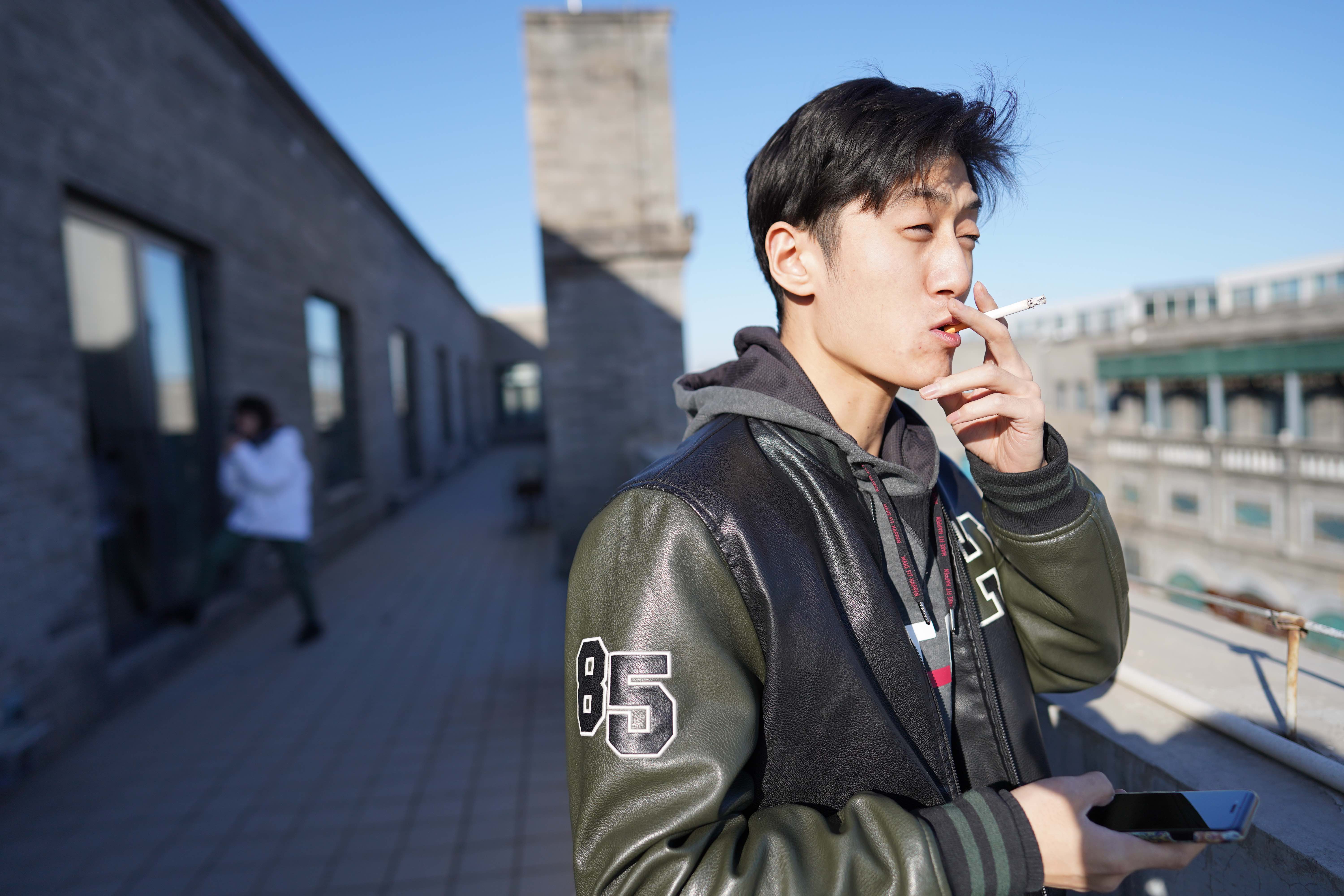 

<!-- THEME DEBUG -->
<!-- THEME HOOK: 'field' -->
<!-- FILE NAME SUGGESTIONS:
   ▪️ field--node--title--pin.html.twig
   ✅ field--node--title.html.twig
   ▪️ field--node--pin.html.twig
   ▪️ field--title.html.twig
   ▪️ field--string.html.twig
   ▪️ field.html.twig
-->
<!-- 💡 BEGIN CUSTOM TEMPLATE OUTPUT from 'themes/custom/whokap/templates/field/field--node--title.html.twig' -->
Tobacco and waterpipe use increases the risk of COVID-19
<!-- END CUSTOM TEMPLATE OUTPUT from 'themes/custom/whokap/templates/field/field--node--title.html.twig' -->

