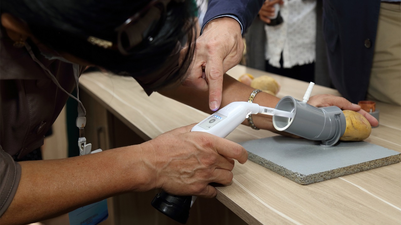 

<!-- THEME DEBUG -->
<!-- THEME HOOK: 'field' -->
<!-- FILE NAME SUGGESTIONS:
   ▪️ field--node--title--news-and-events.html.twig
   ✅ field--node--title.html.twig
   ▪️ field--node--news-and-events.html.twig
   ▪️ field--title.html.twig
   ▪️ field--string.html.twig
   ▪️ field.html.twig
-->
<!-- 💡 BEGIN CUSTOM TEMPLATE OUTPUT from 'themes/custom/whokap/templates/field/field--node--title.html.twig' -->
30 seconds to cure cervical cancer: new technology opens door to rapid treatment in Uzbekistan
<!-- END CUSTOM TEMPLATE OUTPUT from 'themes/custom/whokap/templates/field/field--node--title.html.twig' -->

